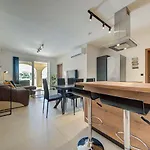 Oakville, Valley Views, Private Pool, Bbq, Games By Haven & Keys Malta *