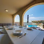 Oakville, Valley Views, Private Pool, Bbq, Games By Haven & Keys Malta * 沙拉