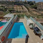 Oakville, Valley Views, Private Pool, Bbq, Games By Haven & Keys Malta * 沙拉